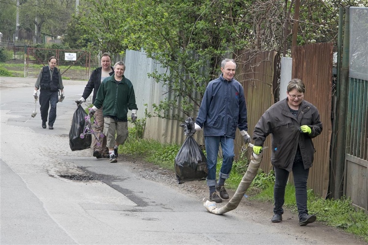 Do úklidu jsme se zapojili i my