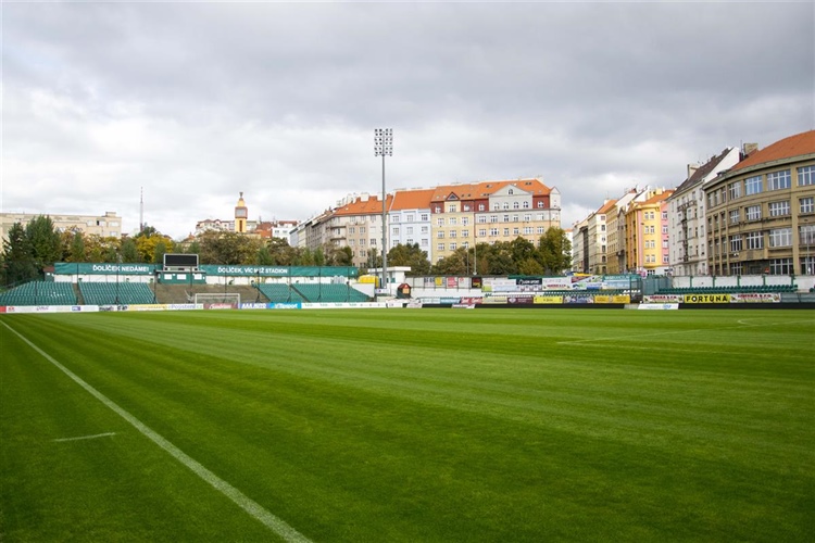 Praha 10 rozhodla o Ďolíčku. Zůstane tu fotbal i parkoviště