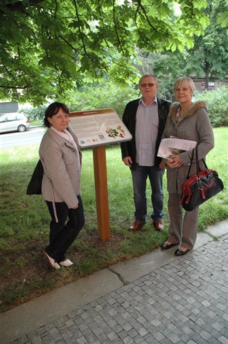Slavnostní odhalení panelu u „Stromu Prahy 10“ a ocenění vítězů dětských soutěží o nejhezčí obrázek