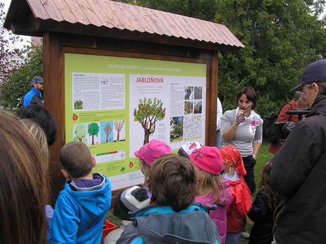 Praha 10 opět nabízí: Dáme Vám peníze na zlepšení veřejného prostoru