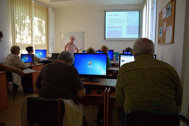 Radnice pořádá PC kurzy pro seniory i v letošním roce!