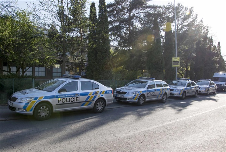 Klesající kriminalita na Praze 10: Ubylo krádeží aut i vloupání do domů